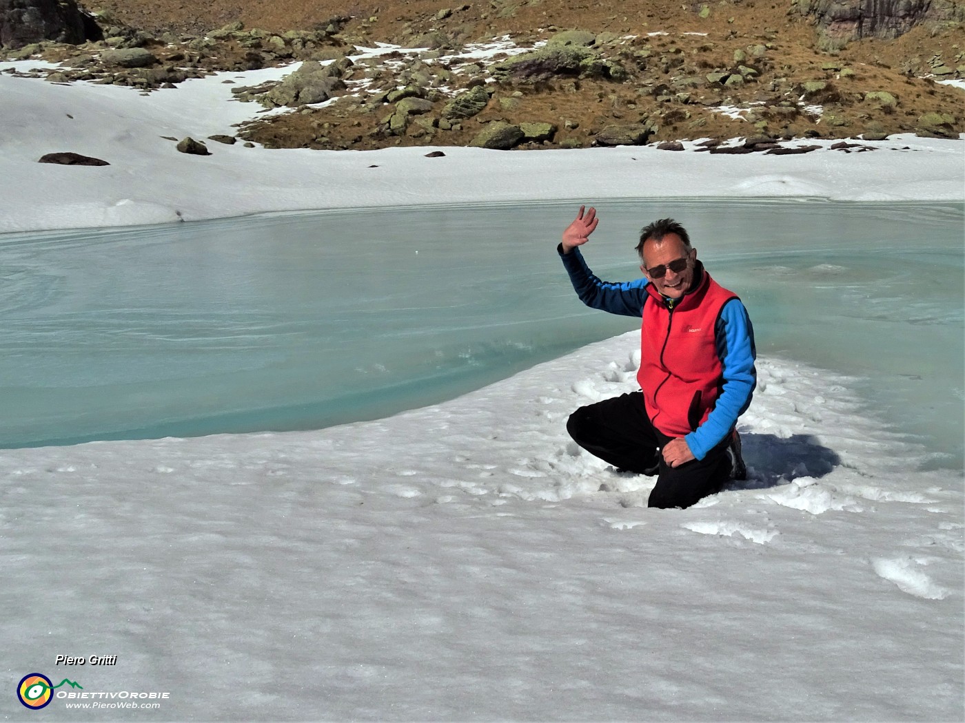 04 Laghetto di Pietra Quadra (2116 m ) in lento disgelo.JPG -                                